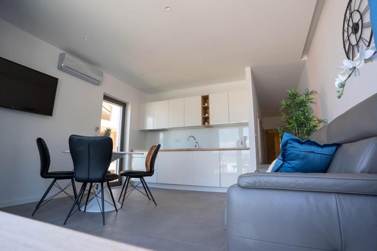Apartmani Lara Baska Voda Ngoại thất bức ảnh